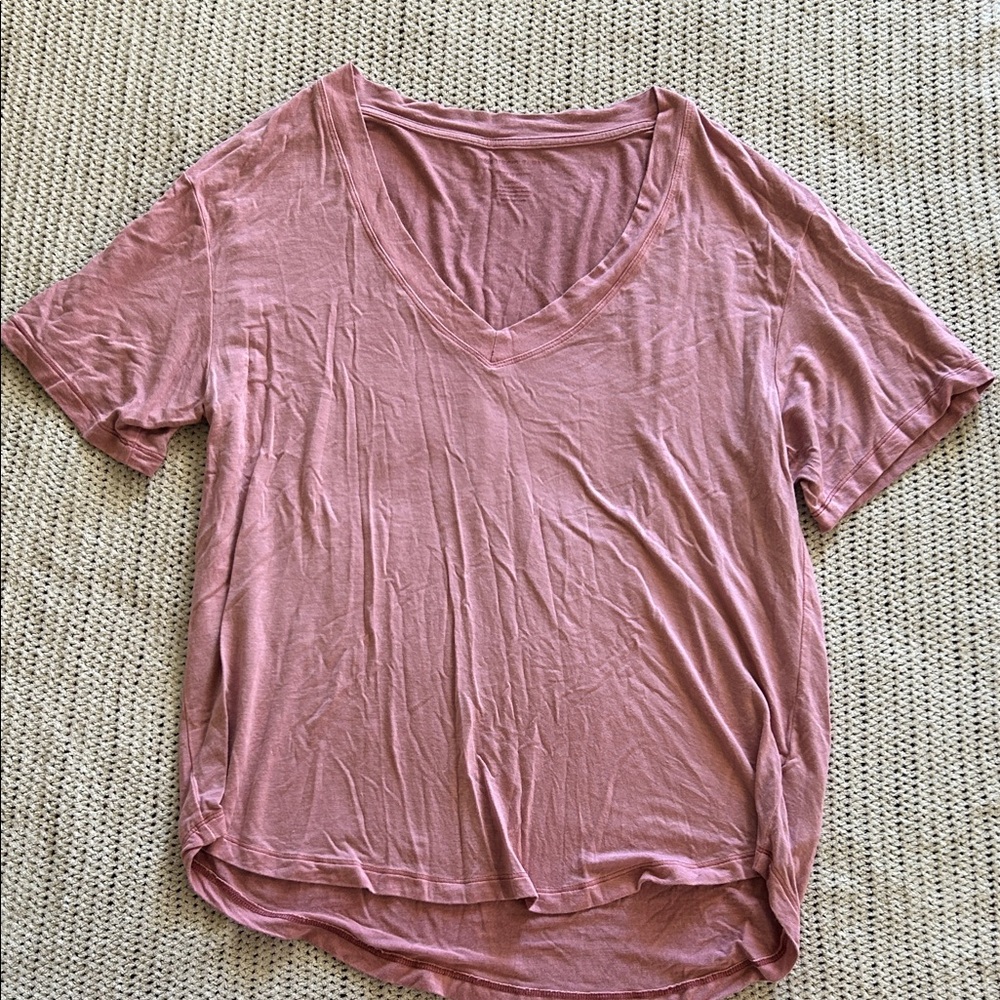 America Eagle Soft & Sexy Mauve V-Neck Top